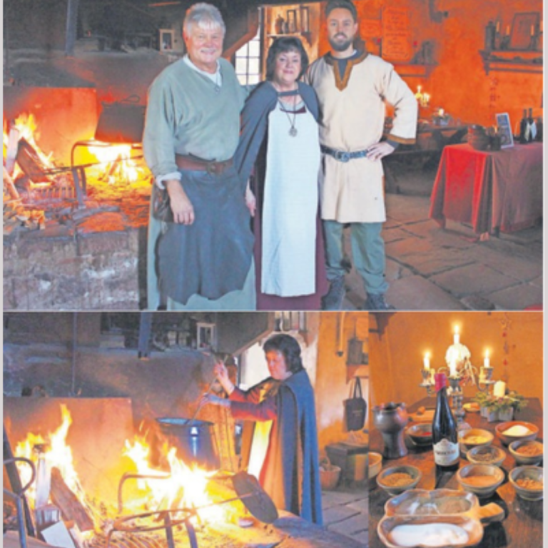 Weiland Gründer mit Eltern beim authentischen Kochen über offenem Feuer in der mittelalterlichen Burgküche der Ronneburg